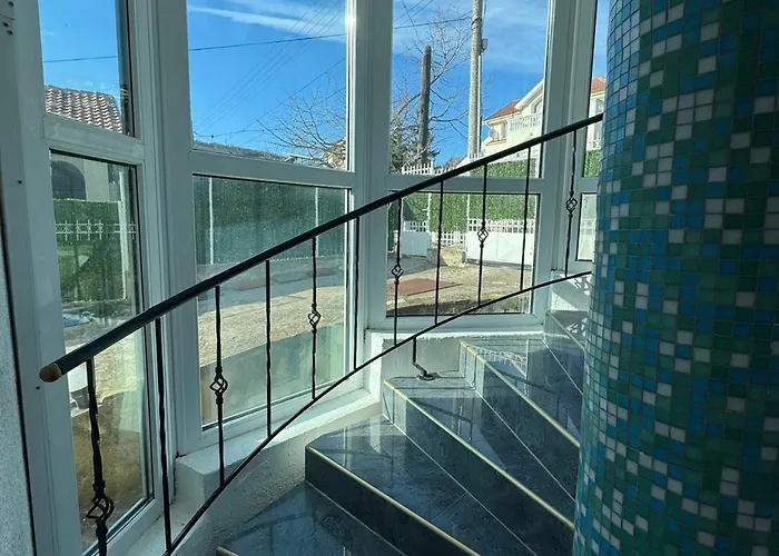 Maximiliyan 알베나