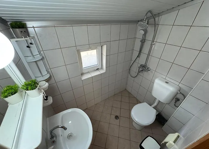 Maximiliyan 빌라 *